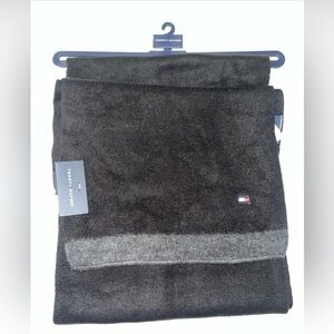 Tommy Hilfiger Unisex Black & Grey Reversible Scarf – Premium Knit Fabric NWT